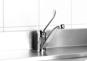 Mosogató csaptelep hosszú karra
